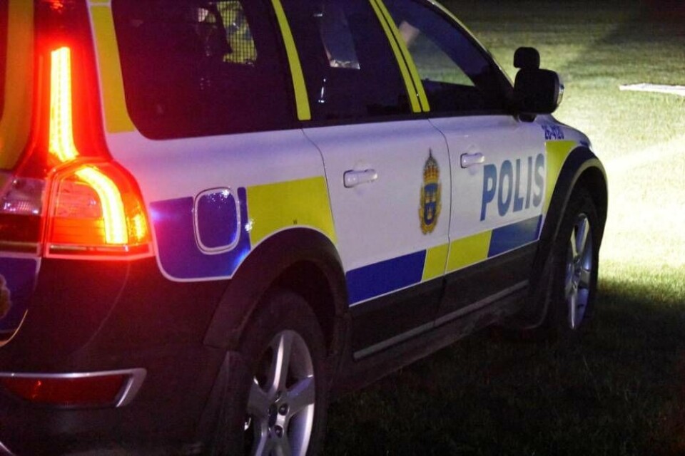 18-åring rånad och misshandlad av flera män