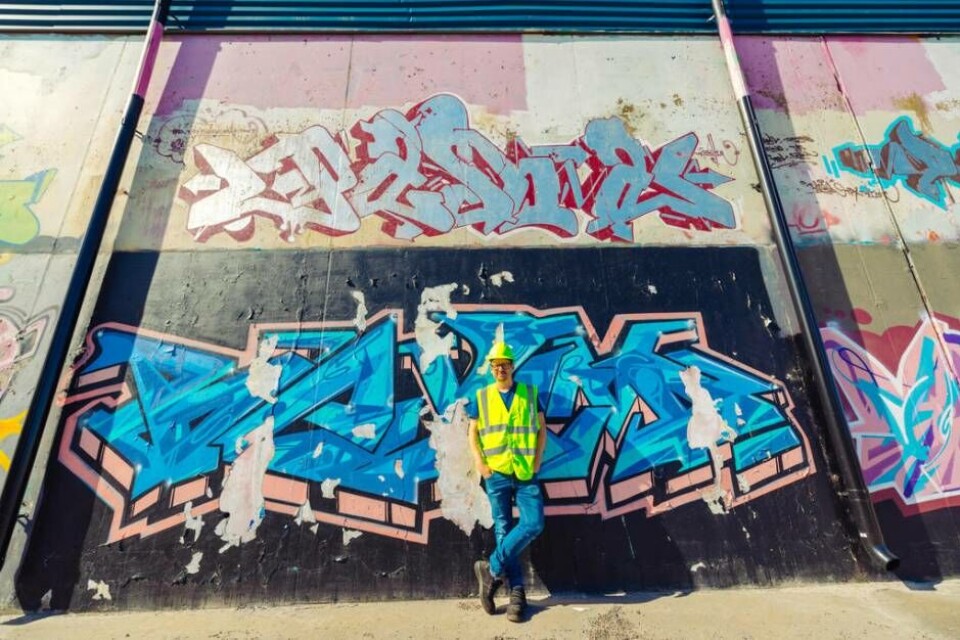 Initiativtagare. Magnus Abrahamsson vill att en hel vägg på 165 x 6 meter nere i hamnen täcks med graffiti. Foto: avigphoto.se