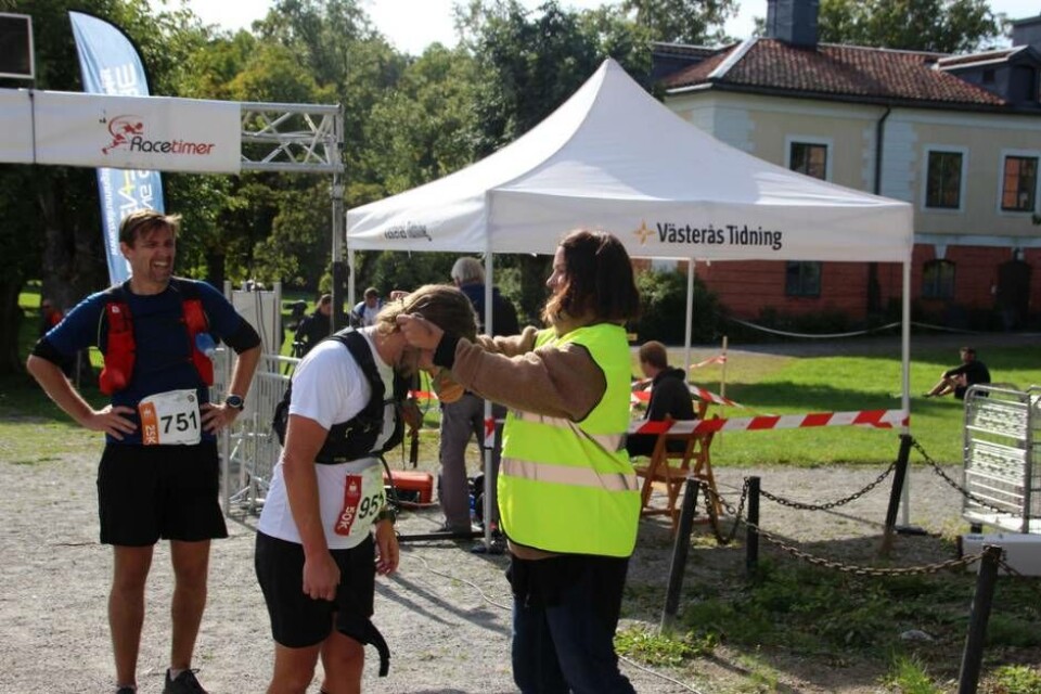 Givetvis delades medaljer ut till alla tappra deltagare som skar mållinjen. Foto: Jonas Bergkvist