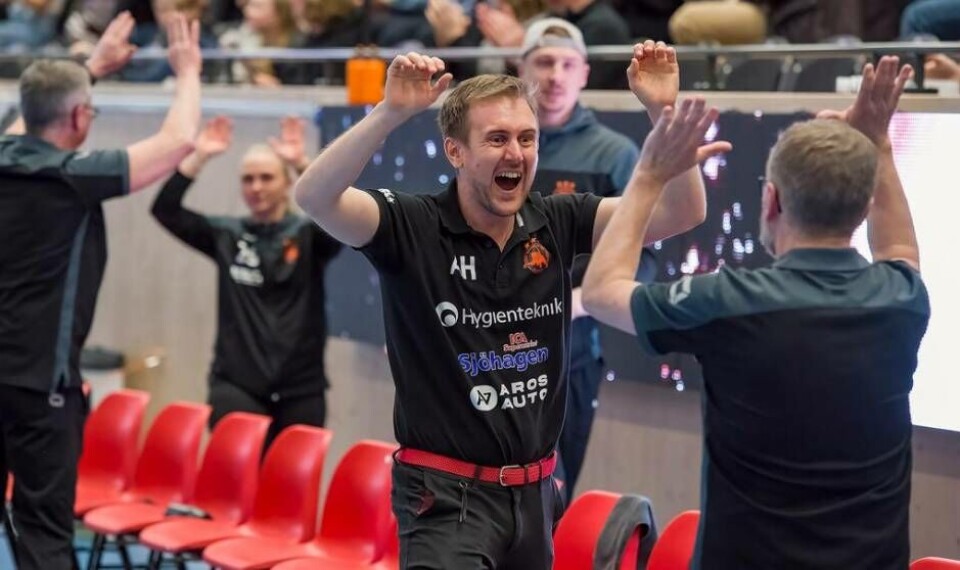Rönnbytränaren Andreas Harnesk fick många tillfällen att jubla under säsongen. Foto: Thörnbergs Sportfoto