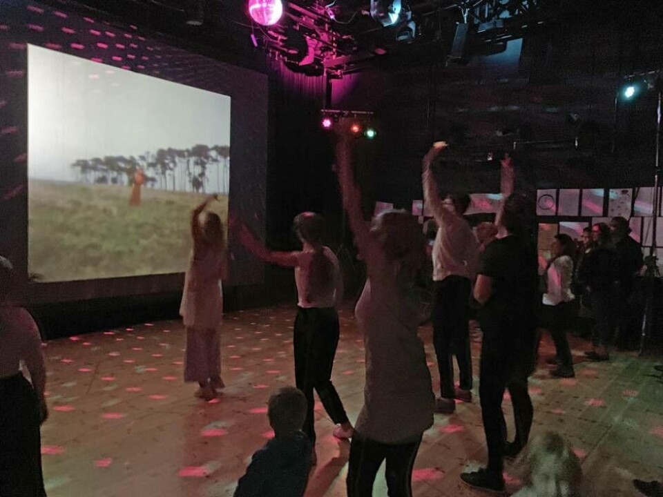 Västmanland Teater lät besökarna delta i danskaraoke. Foto: Jonas Edberg