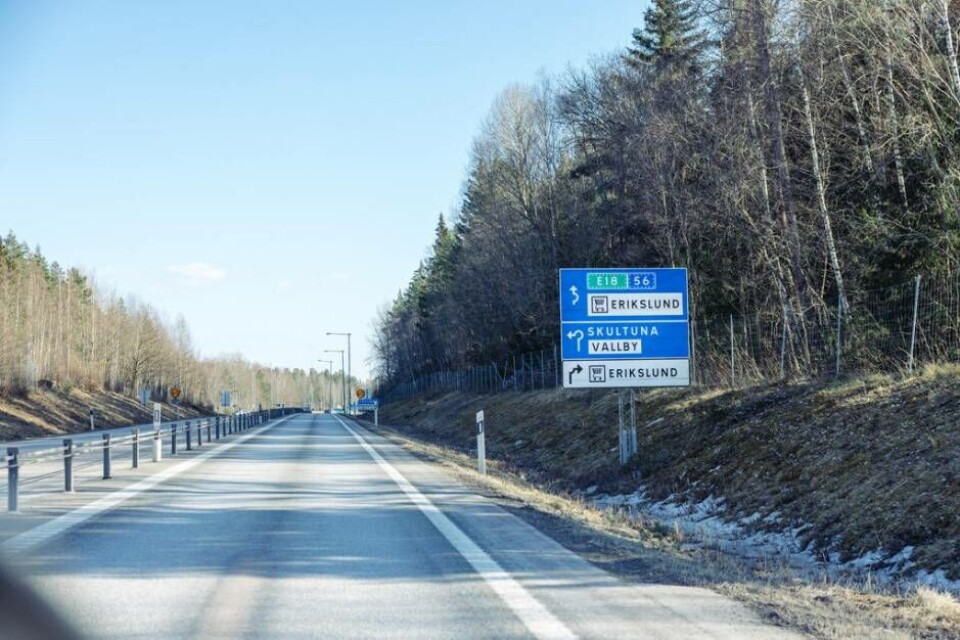 Svag skyltning. Bilister som kommer från norr möts av en relativt anonym skylt till handelsområdet. Foto: Avig Kazanjian