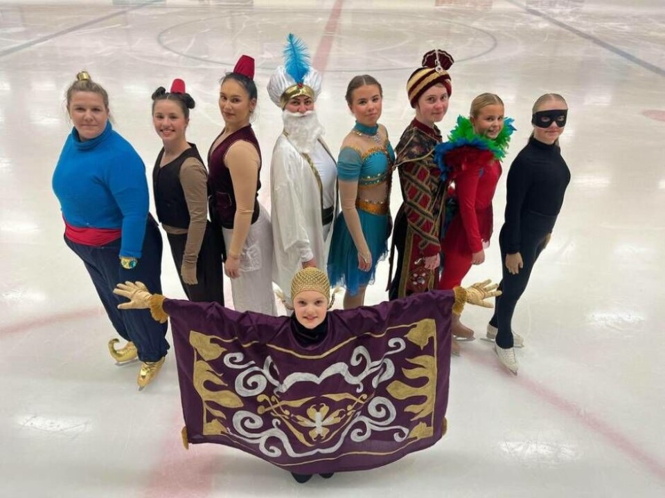 Isshow. Upplev sagan om Aladdin på is i Västerås. Mälarstadens konståkningsklubb firar tioårsjubileum med att vid två tillfällen samma dag genomföra en stor isshow i ABB Arena Nord under annandag påsk. En färgsprakande och musikalisk resa för hela familjen, influerad av de stora isshowerna. Foto: Mälarstadens Konståkningsklubb
