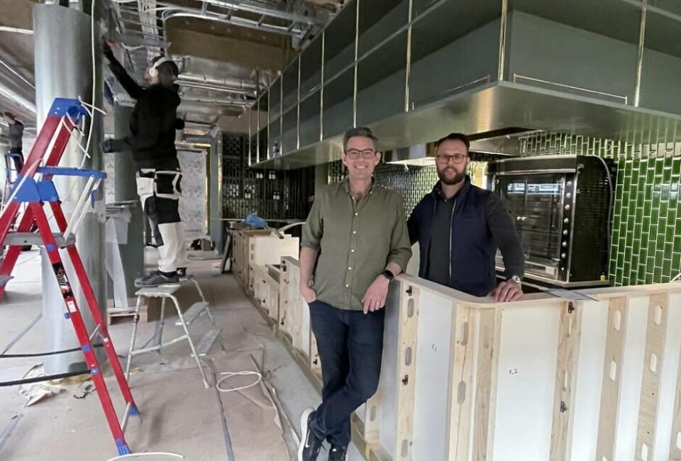 Byggplats. Sebastian Eriksson och Daniel Johansson jobbar nu för fullt med att förbereda lokalen inför öppningen av Marcel P. Foto: Jonas Edberg / Backman×1 / 3Visa bildtextBild 1 av 3