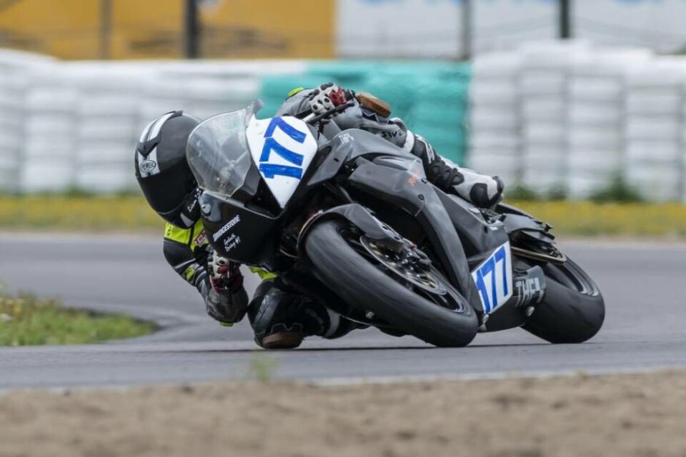 Debuten. Liam Dafors från Gelleråsen i Karlskoga i somras när han fick ett wildcard och deltog i Nordiska mästerskapen i Superstock 600 på en lånad cykel. Foto: wastegate.se