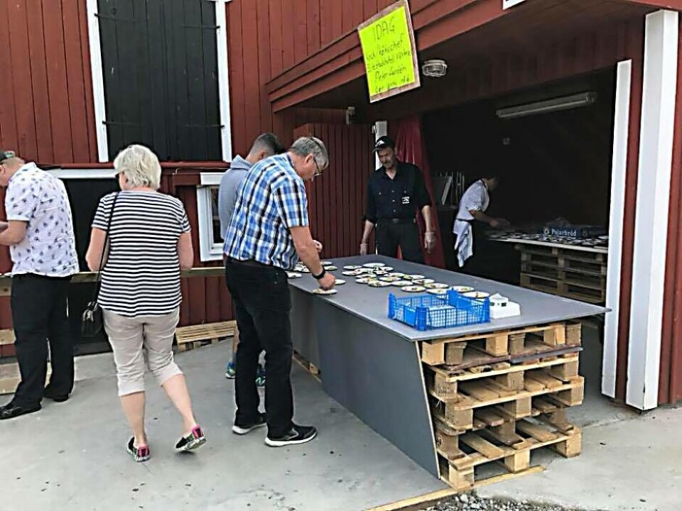 Uppskattat. Förra årets provsmakning på Ängsö fisk var uppskattad av besökarna. Foto: Föreningen Ängsövägen