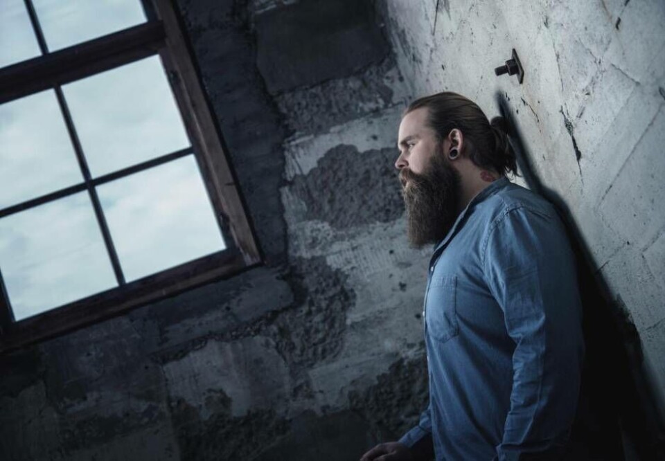 Chris Kläfford står på konserthusets scen på långfredagen. Foto: Bob Linger
