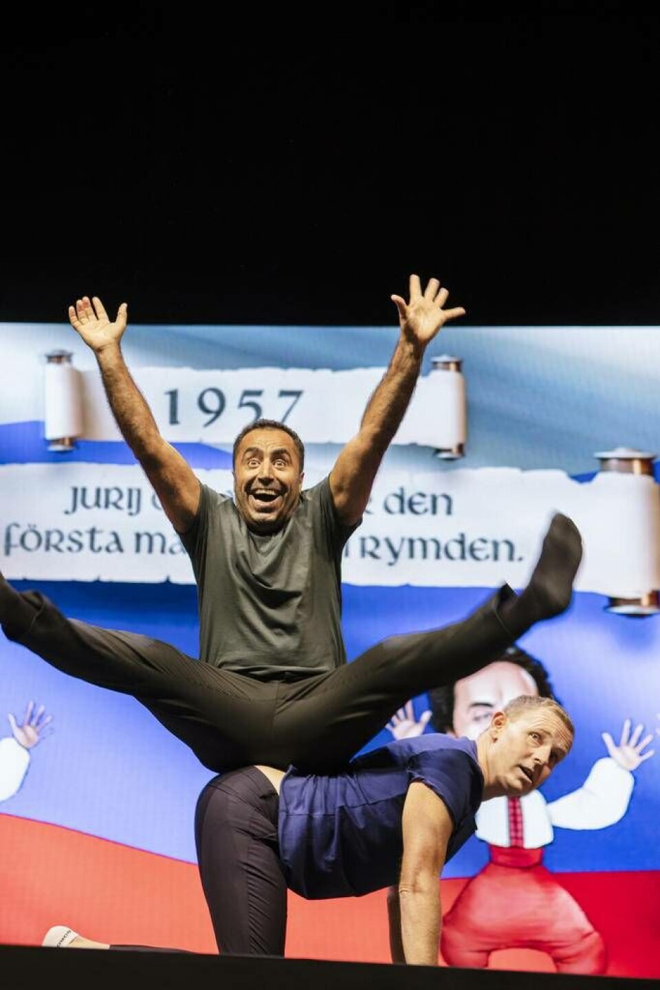 21 november: Özz Nüjen och Måns Möller – Världens historia Foto: IZA BOETHIUS/Pressbild