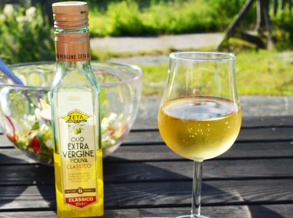 Istället för grillat. Vitt eller rosé är bra val till lättare sommarrätter. Foto: Mostphotos Istället för grillat. Vitt eller rosé är bra val till lättare sommarrätter. Foto: Mostphotos