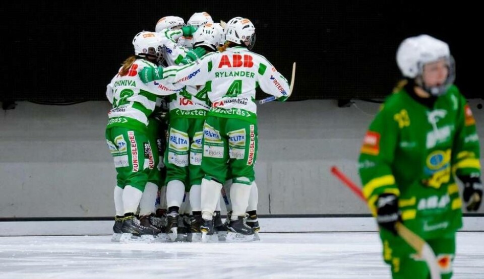 Styrkebesked av VSK:s bandydamer. Foto: STEFAN LINDGREN/Arkiv