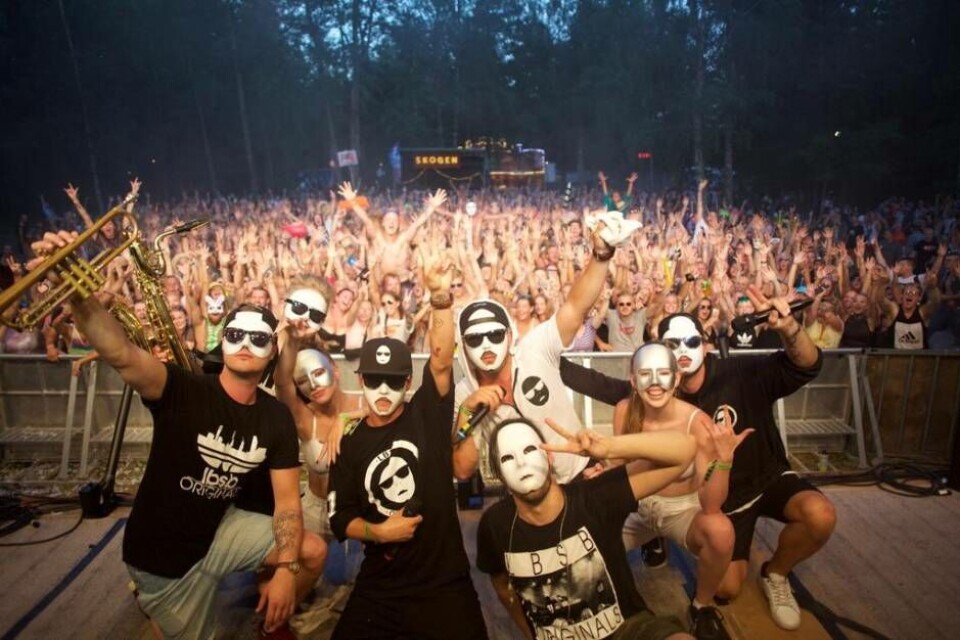 LBSB brukar få publikhavet att gunga – som här under Emmabodafestivalen för några år sedan. I sommar är det Fiskartorget och Cityfestivalen som gäller. Foto: David Andersson