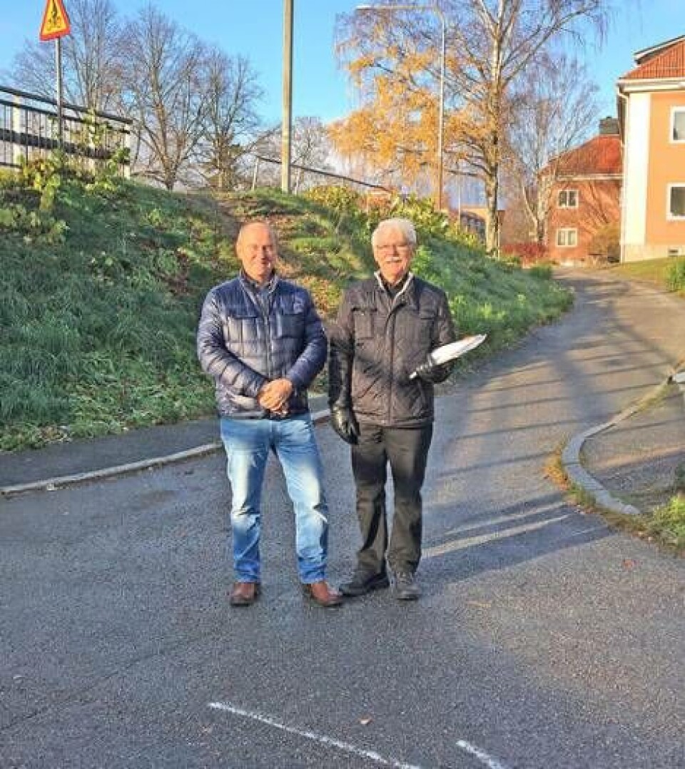 Staffan Unnegård och Torbjörn Stenius är grannar till huset som planeras vid Sankt Ursulas väg. Foto: FREDRIK KLEVENHAUS