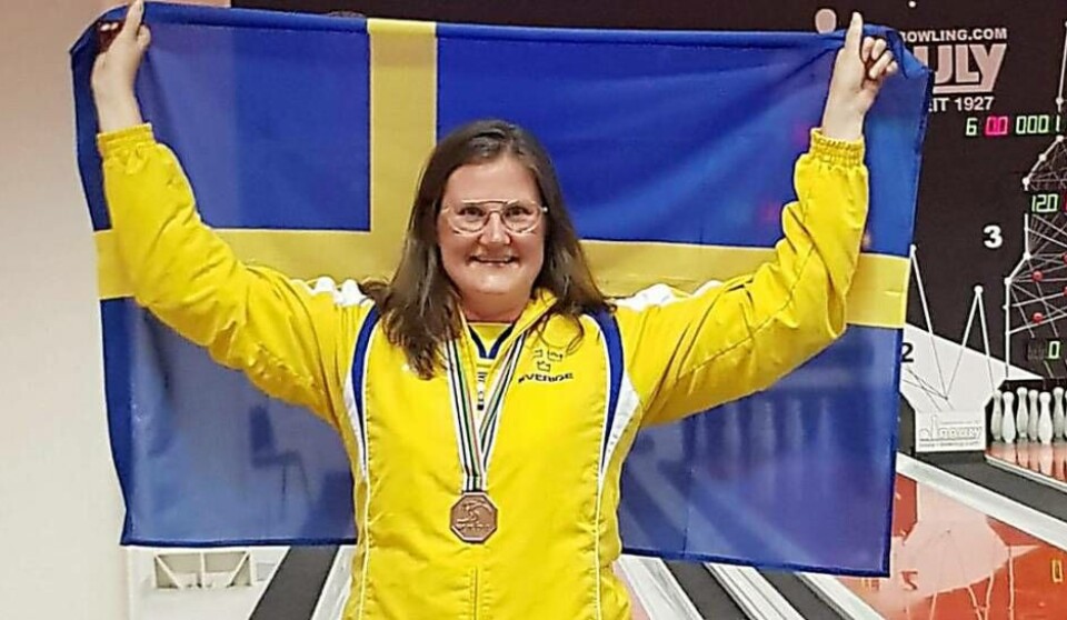 En jublande glad Jenny Smevold från Skultuna efter att ha säkrat ett sensationellt brons i VM-turneringen i kägel i rumänska Cluj. ”Det känns jättebra”, säger hon. Foto: Privat