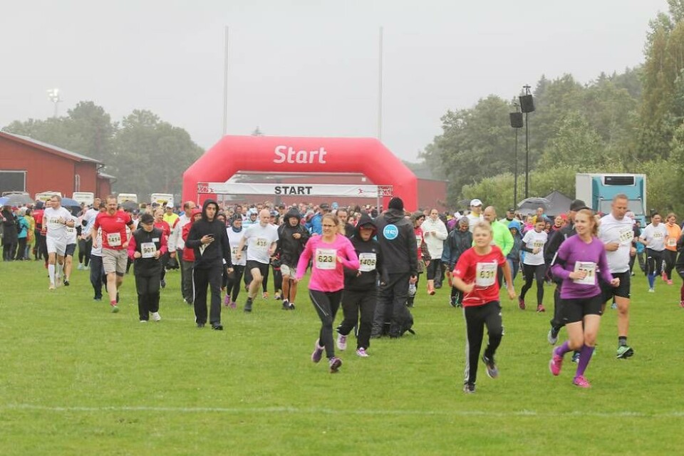 Från en blöt start en tidigare upplaga av Blodomloppet. Intresset är fortsatt stort för loppet som väntas locka närmare 5 000 deltagare på måndag 26 augusti. Foto: Jonas Bergkvist