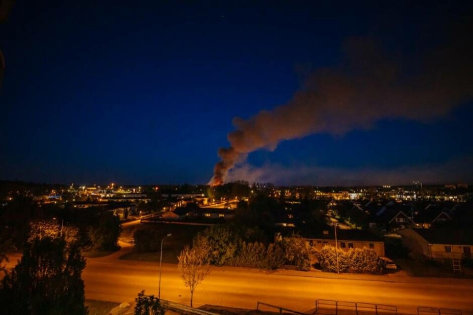 Röken från branden syns över stora delar av Västerås. Foto: Avig Kazanjian