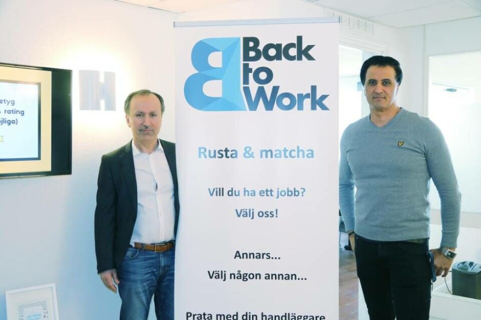 Leder arbetslösa till arbete. Back to works verksamhetschef Samuel Dag och Nedim Özer, arbetsmarknadsstrateg, handledare och coach. Foto: Helena Andersson