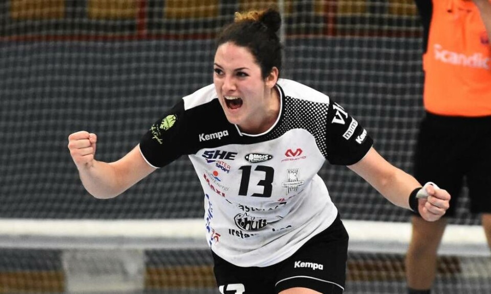 Miriam Sandberg Salach visade vägen för VI i segermatchen borta mot Skara. Hon gjorde de fyra första målen och stannade på totalt åtta fullträffar i 27–17-segern. Foto: Stefan Lindgren