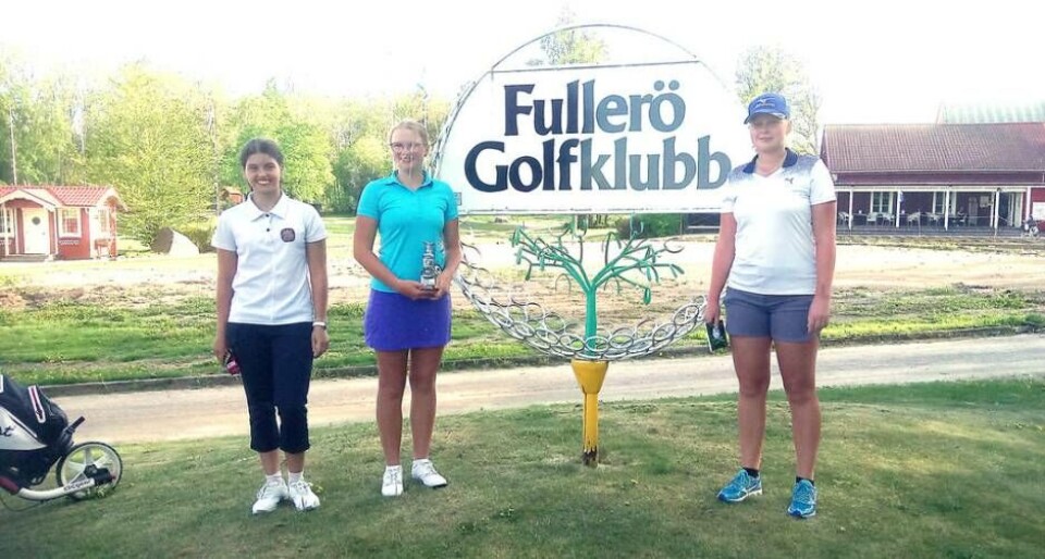 Ängsös Amanda Hamrin (i mitten) vann flickklassen i stor stil när SGF Teen Tour Future avgjordes på Fullerö GK i lördags. Foto: Fullerö GK
