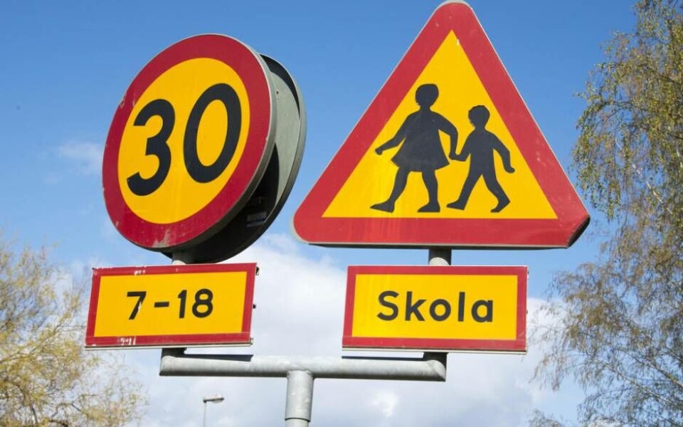 I Västerås körde 35 procent av personbilarna mer än 30 kilometer i timmen fort utanför skolorna. Foto: Mostphotos