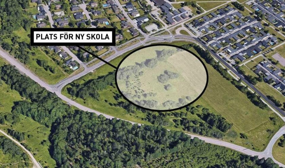 En ny skola ska kunna ersätta de nuvarande två skolorna på Vallby. Foto: Google