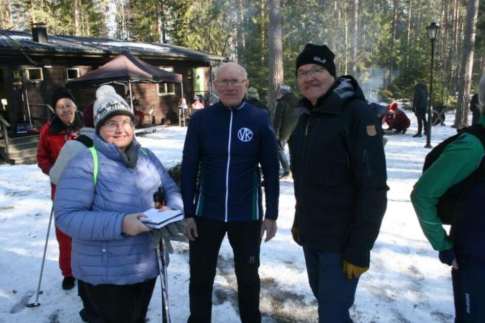 Jubilarer. Från vänster Rosita Andersson, bokningsansvarig, Odd Werner-Erichsen, ledare för stugsektionen samt ordförande Thomas Holmkvist. Foto: Ulf Betshammar