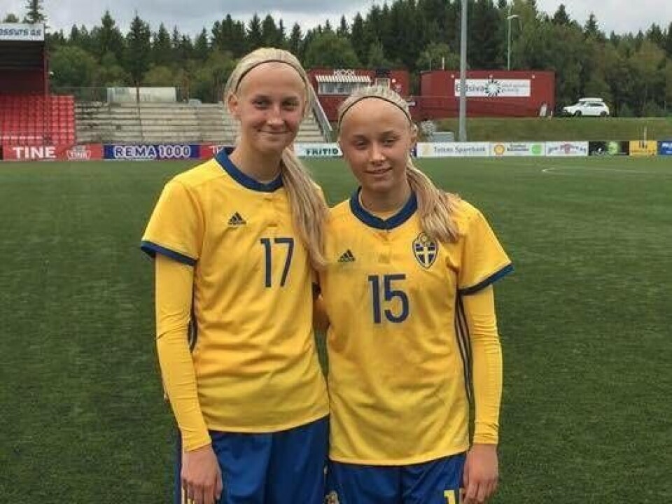 Tvillingarna Ella och Hanna Gunnarsson, Gideonsberg, är två av totalt fyra Västeråsspelare som är uttagna till denna veckas läger för F15-landslaget i Göteborg. Foto: Towa Andersson