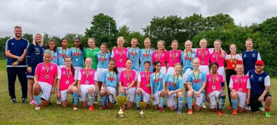 GIF F13. Här är de två GIF-lagen som dominerade Forwardcupen i Örebro och möttes i A-finalen. Foto: Jakke Röntynen