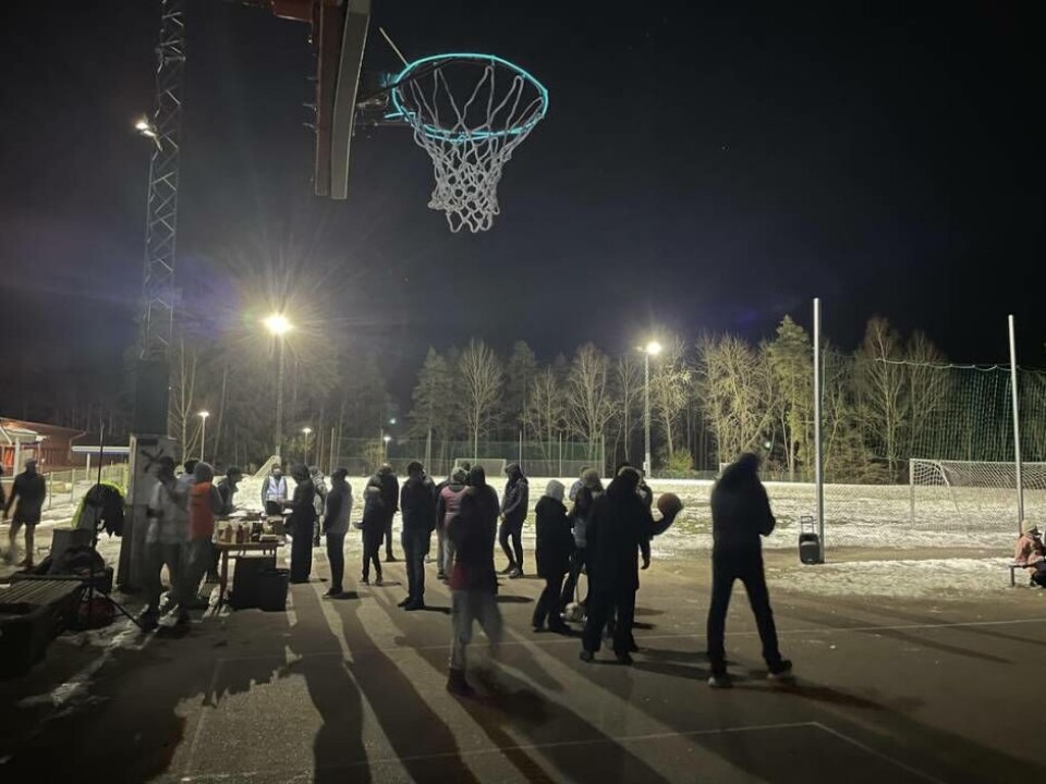 Självlysande basketkorg Foto: Jonas Edberg