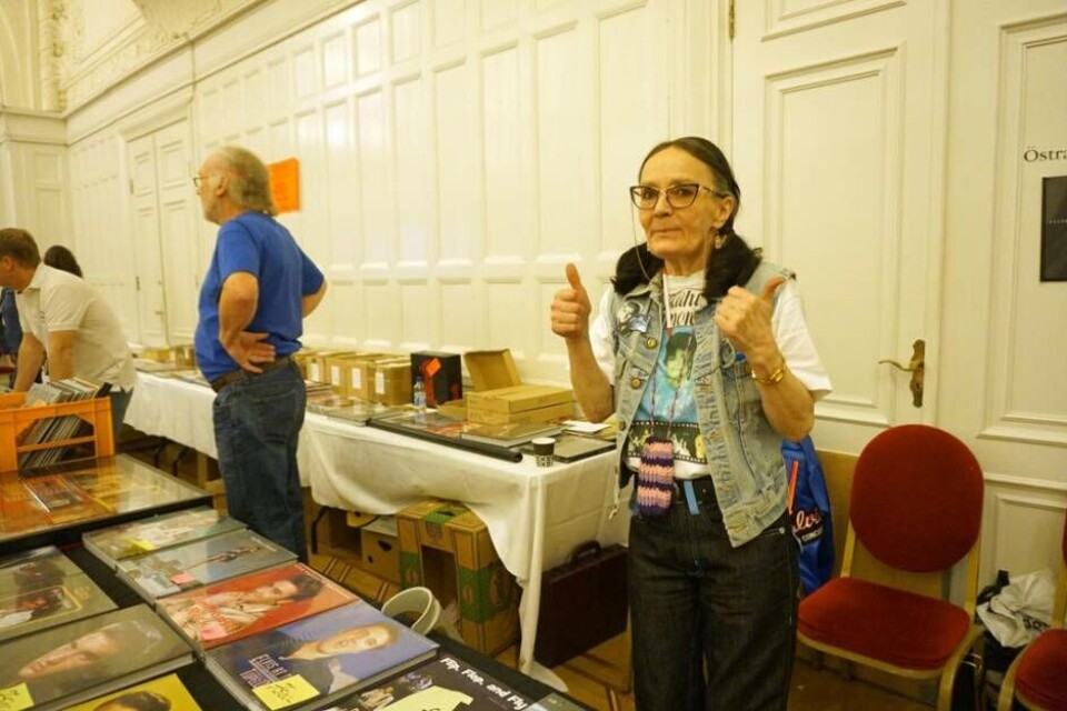Silvana Lindkjølen, sekreterare på tidskriften Elvis som arrangerar festivalen, dansade med till musiken.×1 / 2Visa bildtextBild 1 av 2