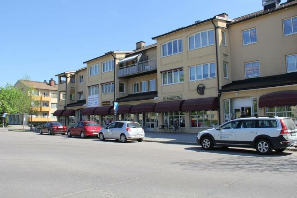 Centrumläge. Här i detta hus i Hallstahammars centrum byggs de nya lägenheterna. Foto: Hallstahem