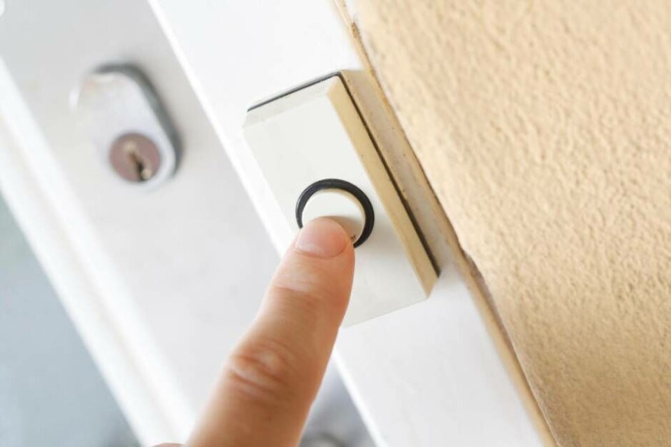 Två män dömda för bedrägerier mot äldre
