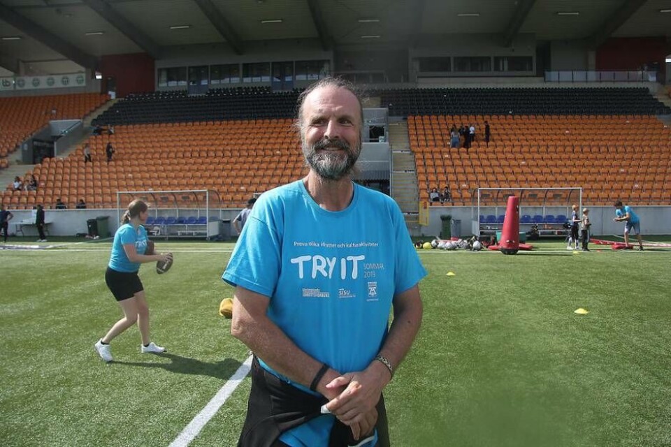 Fritidspedagogen Olle Westerlund har varit med på flera Try it sommar. ”Det är sig likt. Massor med barn och härlig stämning”, säger han. Foto: Jonas Edberg