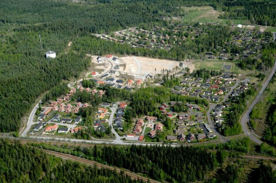 Småhustomter. Hallstahammars kommun släpper under första halvan av 2019 upp till 20 nya småhustomter i kommunen. Här syns området Duvhällarna, på ett flygfoto taget för ett antal år sedan. Foto: Hallstahammars kommun