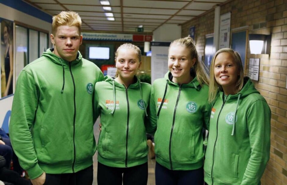 Medaljgänget. VSS-kvartetten Alexander Frost, Edith Jernstedt, Hannah Brunzell och Frida Berggren såg till att öppningsdagen av SM/JSM blev en stor grön fest med hela åtta VSS-medaljer. Foto: VSS