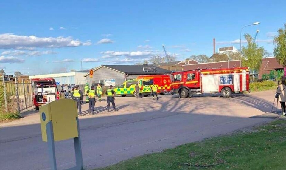 Polisen och räddningstjänsten på plats vid branden på Slakterigatan i Västerås. Foto: Anton Dahlström