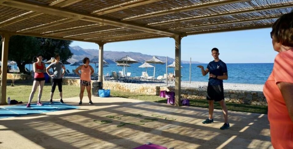 Under tak med utsikt över stranden och det vackra havet tränade deltagarna 2017 med Patrick Rapp. Foto: Privat