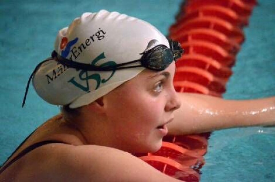 Edith Jernstedt tog brons på 200 medley och simmar seniorfinalpasset ikväll tillsammans med klubbkompisen Hannah Brunzell Foto: VSS