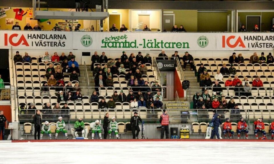 Det var glesa åskådarled i ABB Arena Syd ikväll – trots VSK-ledningens förhoppning att flera än snittet (omkring 1 400 personer) skulle sluta upp med tanke på det ekonomiska läget. Dryga 1200 såg VSK vända och vinna. Foto: STEFAN LINDGREN