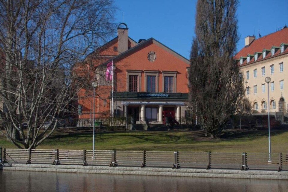 Västmanlands teater bjuder på föreställningar ute på äldreboenden i Västerås.