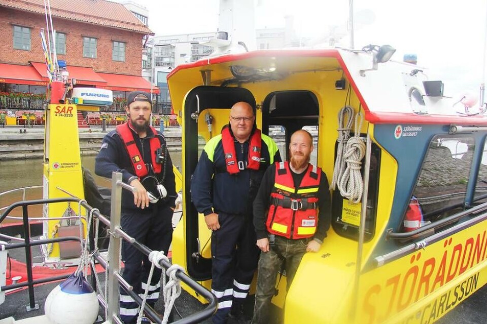 Räddare i sjönöden. Befälhavaren Anders Göransson, i mitten, och hans team har haft mycket att göra i sommar. Foto: Jonas Edberg
