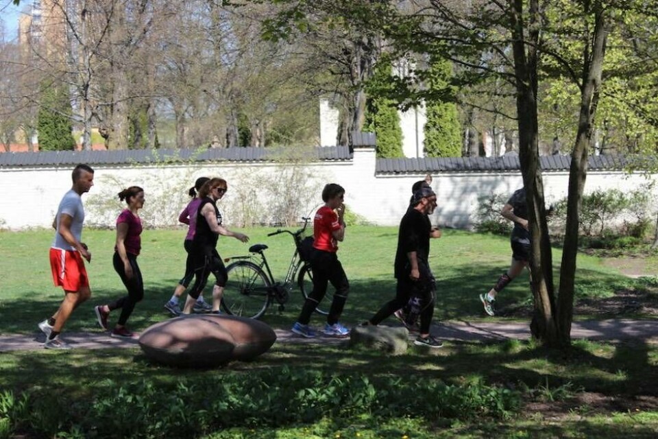 Joggar – mellan Västerås konstverk. Foto: Isabella Grödén×1 / 2Visa bildtextBild 1 av 2