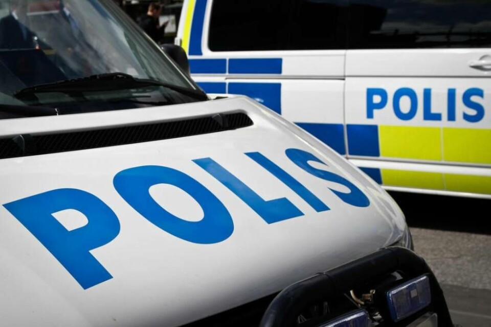 Man anhållen för skotten mot polismannens bostad