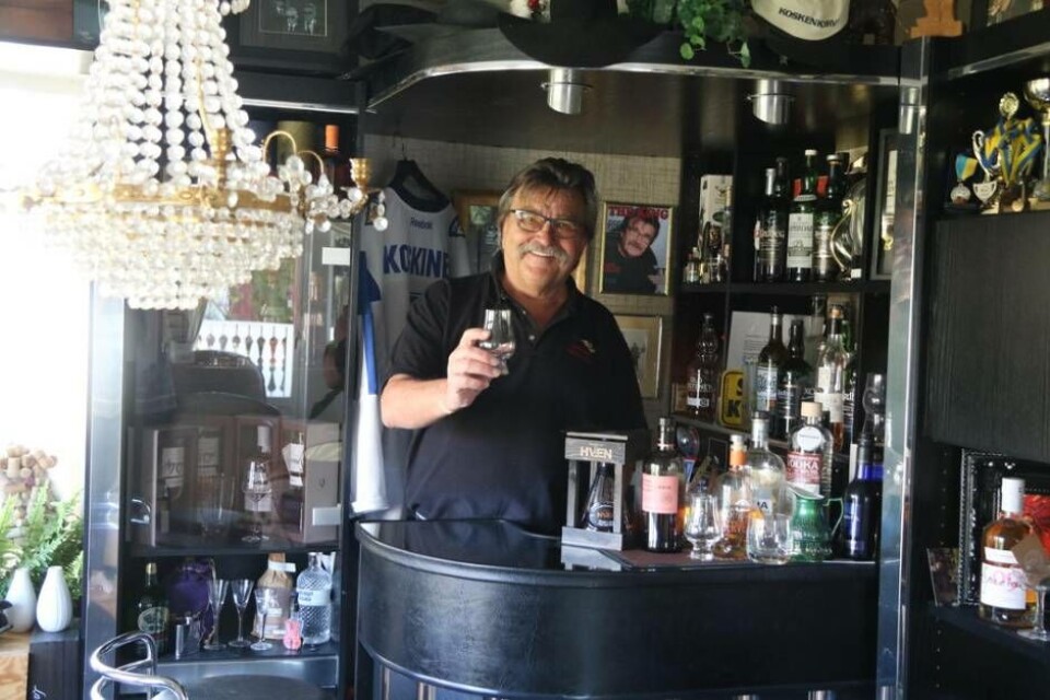 Bara bra bar. I det gamla matrummet har Matti byggt en bar. Foto: Helena Andersson