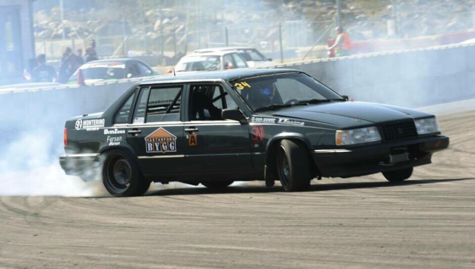 Fredrik Henriksson slutade trea i sin debut i Sverigecupen i drifting. Foto: STEFAN LINDGREN×1 / 2Visa bildtextBild 1 av 2