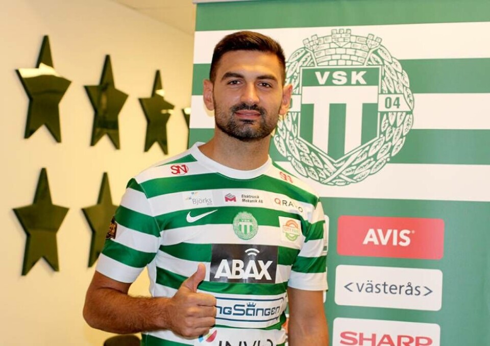 Lagkaptenen Ilir Berisha stannar kvar i VSK. Foto: VSK Fotboll