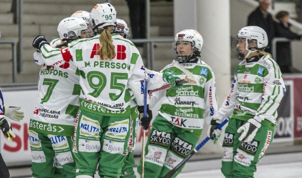 Nytt segerjubel. VSK-damerna är fortsatt obesegrat i Elitserien efter fjärde raka segern i kväll. Foto: Stefan Lindgren/Arkiv