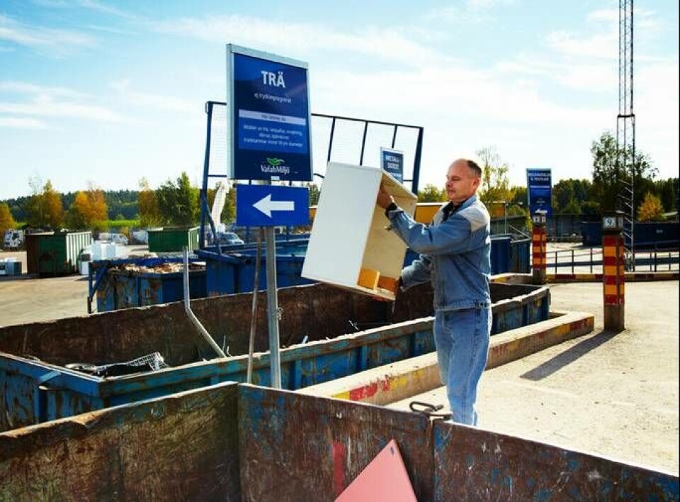 Vårvädret får många att jobba i trädgårdarna, vilket gör att det blir kaos på återbruken. Foto: Pia Nordlander / BildN