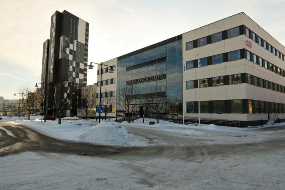 Två häktade för att ha smugglat knark