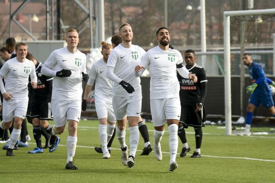 VSK är sensationellt vidare i Svenska cupen efter att gått obesegrat genom gruppen med två allsvenska lag. Här är en bild från sista omgången av cupspelet för precis ett år sedan då VSK vann över Sollentuna men ändå åkte ur cupen. Foto: Stefan Lindgren/Arkiv