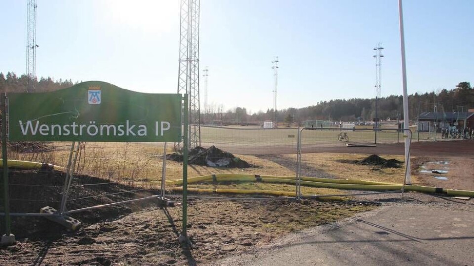 Kommunen jobbar med att fräscha till runt Wenströmska IP, dessutom kommer en efterlängtad ny konstgräsmatta att läggas i maj. ”Vi har en god kontakt med kommunen och de gör bra satsningar här”, säger Syrianskas ordförande Jakop Yildiz. Foto: Jonas Bergkvist
